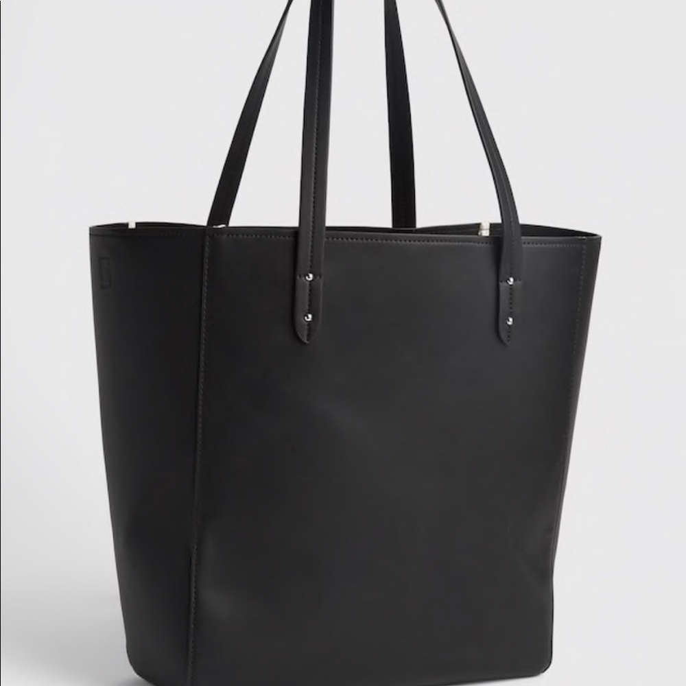 Gap tote